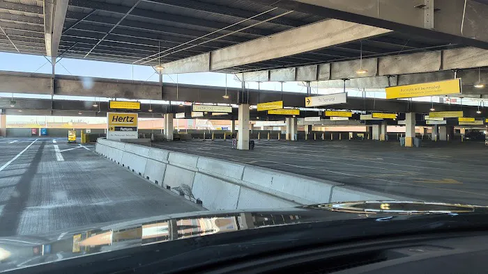 Hertz Car Rental - Phoenix - Phoenix Sky Harbor International Airport (PHX) Picture 5