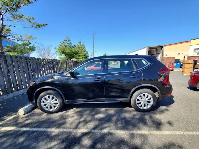 Hertz Car Rental - Woodbridge - Hampton Inn Picture 3
