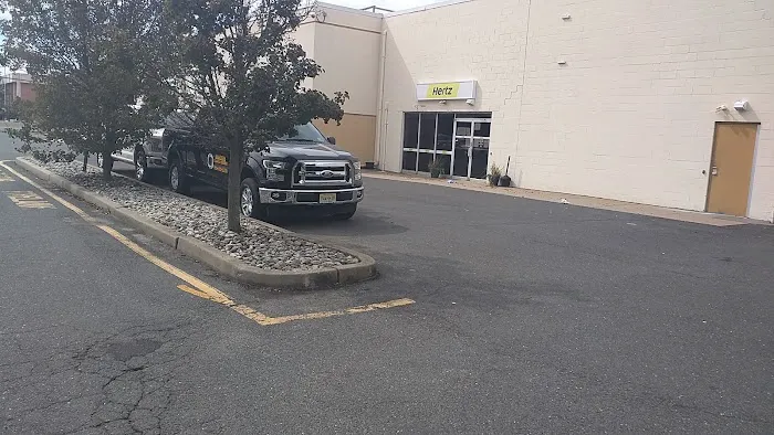 Hertz Car Rental - East Brunswick - Route 18 South Hle Picture 10