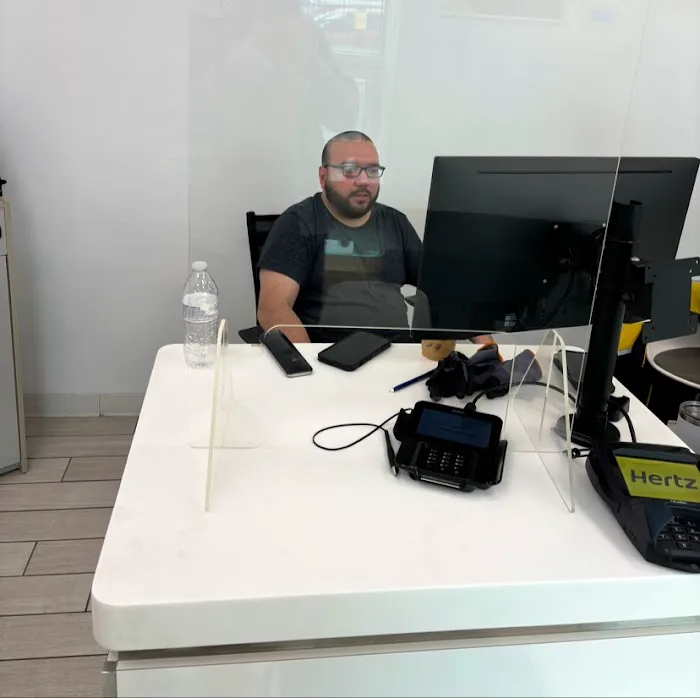 Hertz Car Rental - Staten Island - Cary Avenue Picture 10