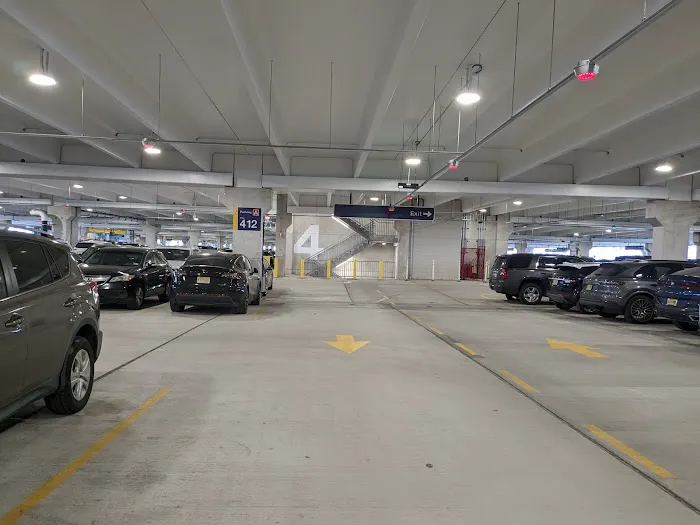 Hertz Car Rental - Newark - Newark Liberty International Airport (EWR) Picture 5
