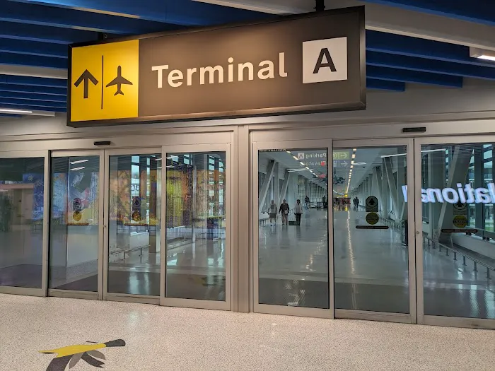 Hertz Car Rental - Newark - Newark Liberty International Airport (EWR) Picture 10