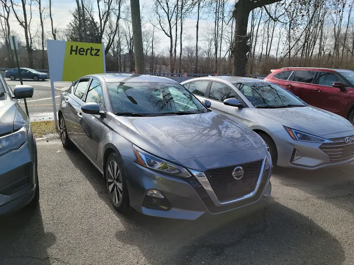 Hertz Car Rental - Union - Route 22 Picture 9