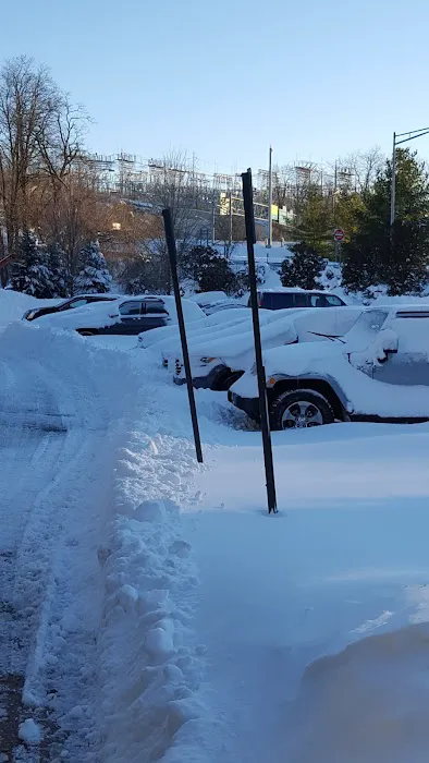 Hertz Car Rental - Yonkers - Royal Regency Hotel Picture 3