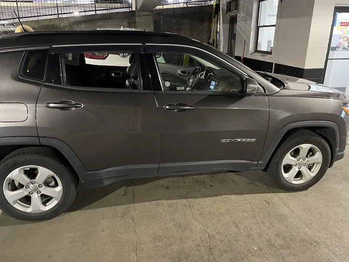 Avis Car Rental Picture 4