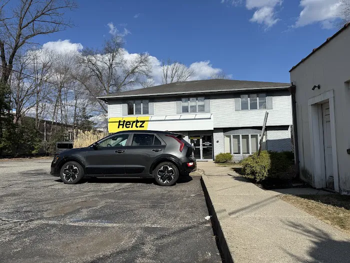Hertz Car Rental - Upper Saddle River - Route 17 North Picture 4
