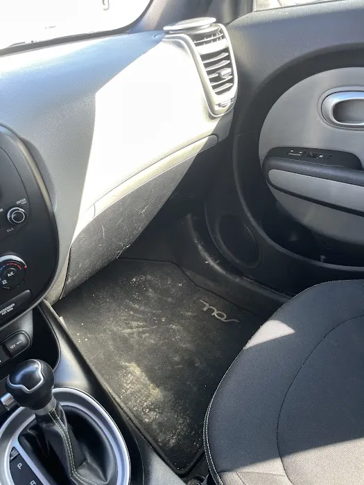 Priceless Car Rental Picture 9