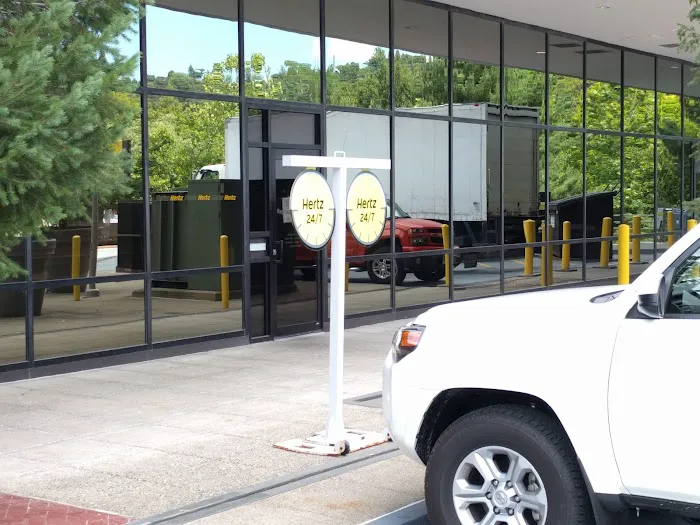 Hertz Car Rental - Norwalk - Main Street Picture 6