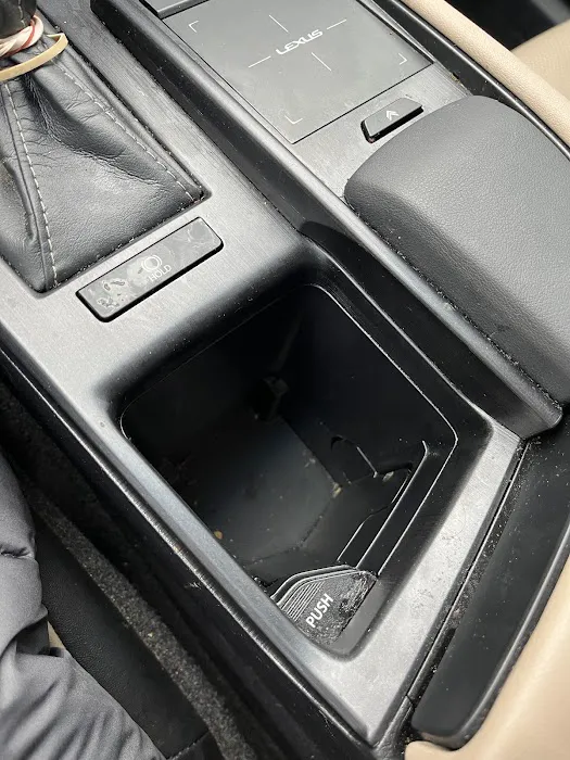 Avis Car Rental Picture 4