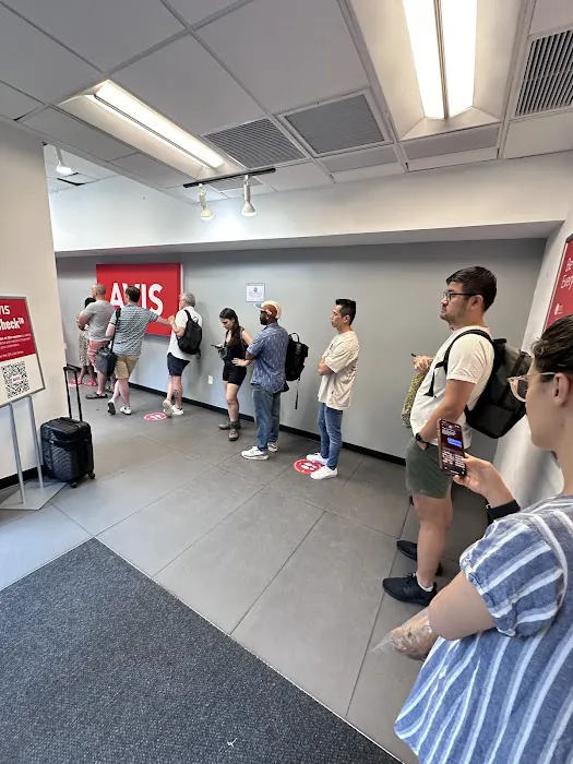 Avis Car Rental Picture 1