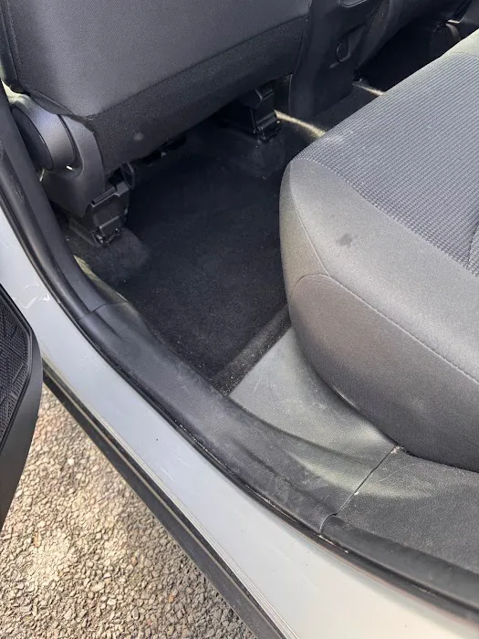 Avis Car Rental Picture 2