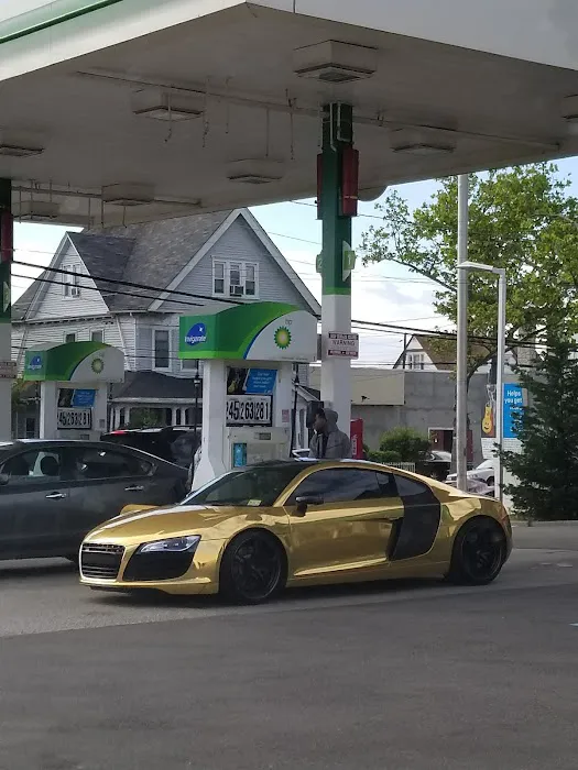 Gold Chrome Car Rentals Picture 2