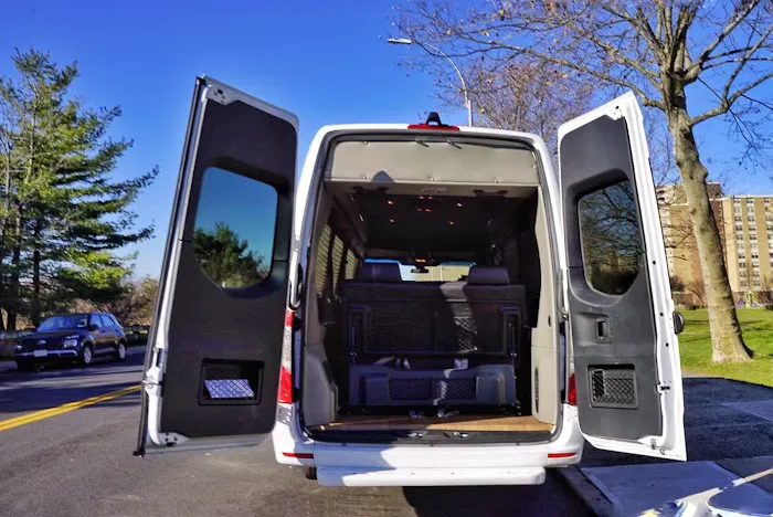 Yale Car Van Rental /15 passenger Sprinter Picture 4