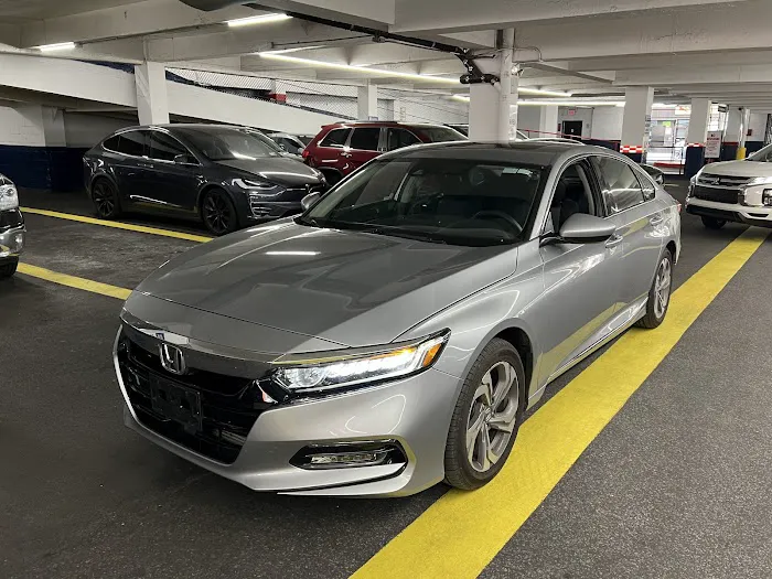 Avis Car Rental Picture 1