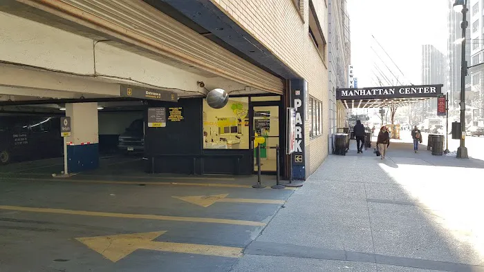 Hertz Car Rental - New York - West 34th Street Picture 8