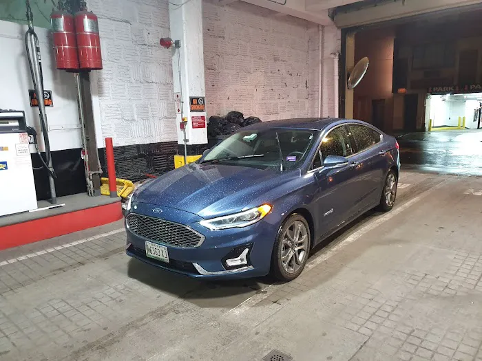 Avis Car Rental Picture 1