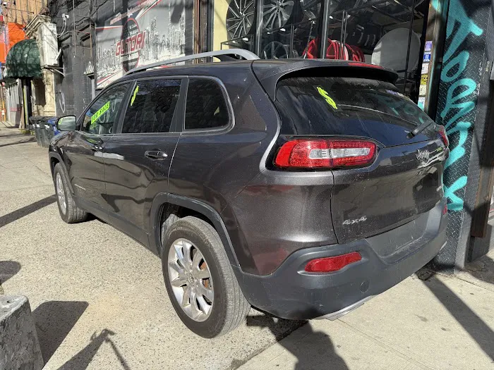 Gutori Auto Rentals Picture 8