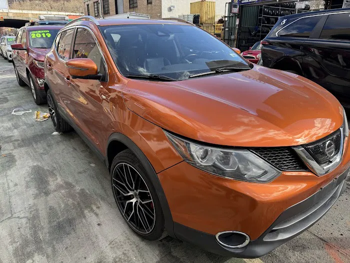 Gutori Auto Rentals Picture 9
