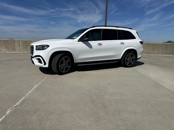 E M AUTO RENTAL LLC Picture 1
