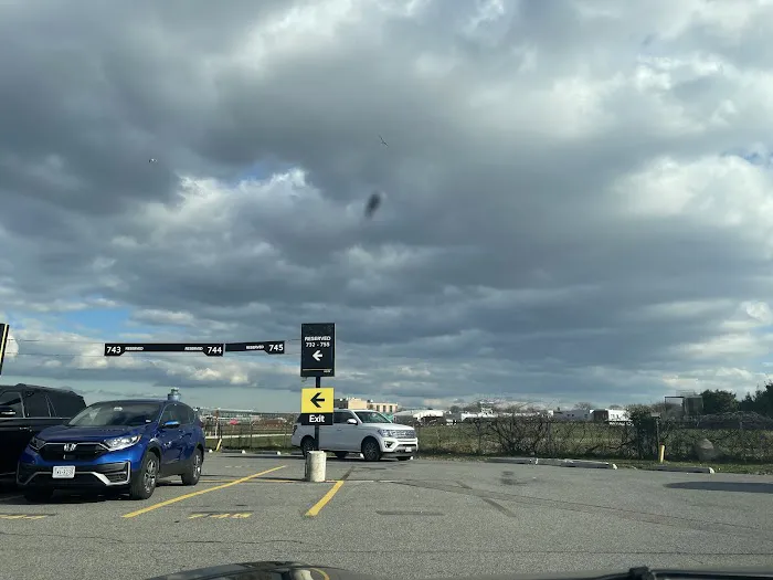 Hertz Car Rental - New York City - Laguardia Airport (LGA) Picture 2