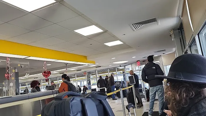 Hertz Car Rental - New York City - Laguardia Airport (LGA) Picture 7