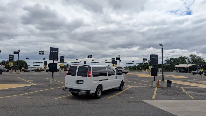 Hertz Car Rental - New York City - Laguardia Airport (LGA) Picture 6