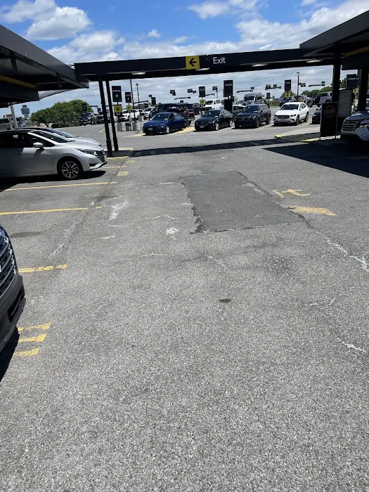 Hertz Car Rental - New York City - Laguardia Airport (LGA) Picture 4