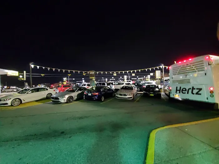 Hertz Car Rental - New York City - Laguardia Airport (LGA) Picture 5