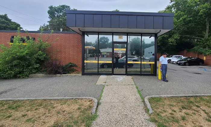 Hertz Car Rental - Great Neck - Northern Boulevard Picture 5