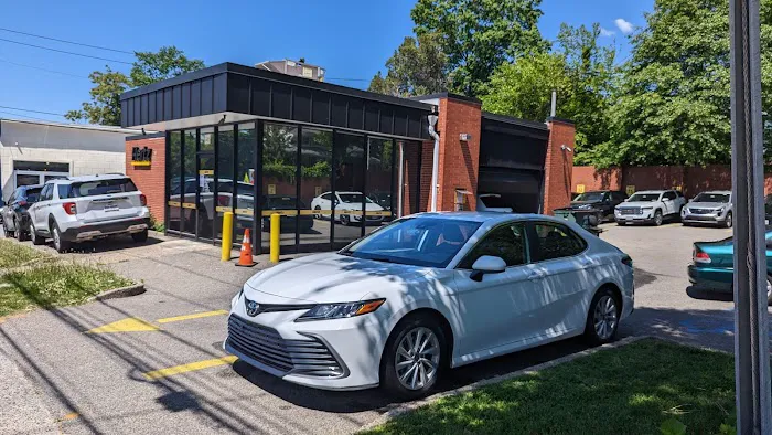Hertz Car Rental - Great Neck - Northern Boulevard Picture 7