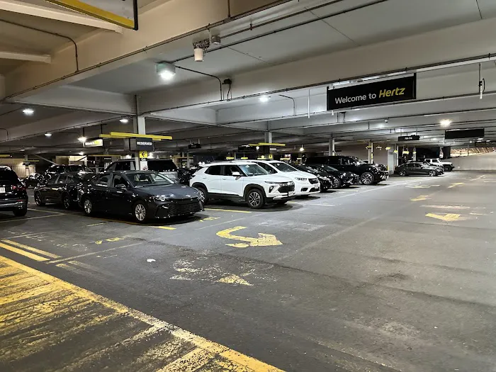 Hertz Car Rental Picture 4