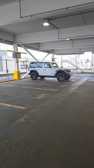 Hertz Car Rental Picture 9