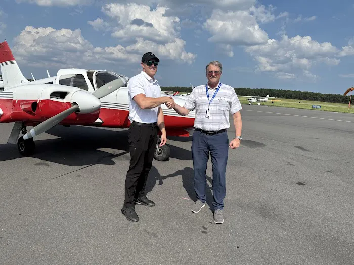 Hertz Car Rental - FBO - Miller Airport - Bayville (MJX) Picture 1