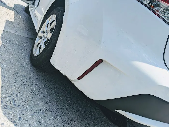 Avis Car Rental Picture 1