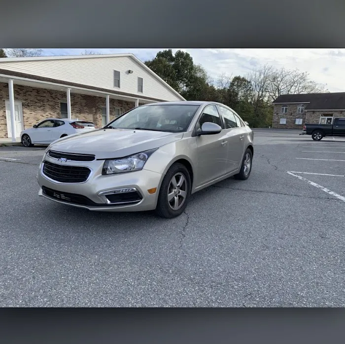 Deluxe Car Rental LLC Picture 1