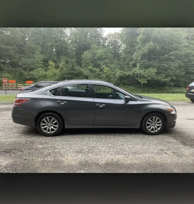Deluxe Car Rental LLC Picture 6