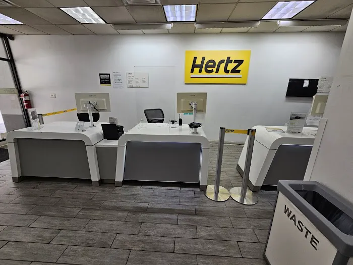 Hertz Car Rental - New York - East 48th Street Picture 9