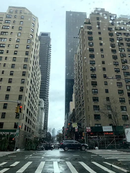 Hertz Car Rental - New York - East 48th Street Picture 6