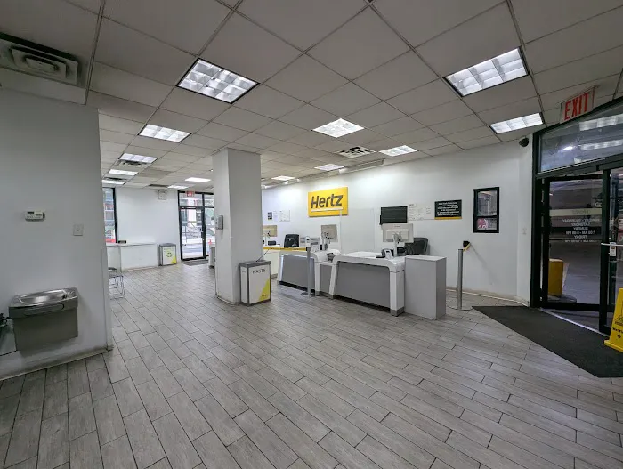 Hertz Car Rental - New York - East 48th Street Picture 10