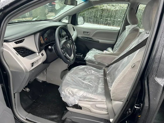 Fast TLC Car Rental Picture 4