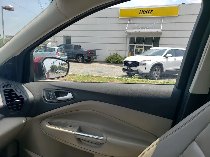 Hertz Car Rental - Hicksville - West John Street Picture 8
