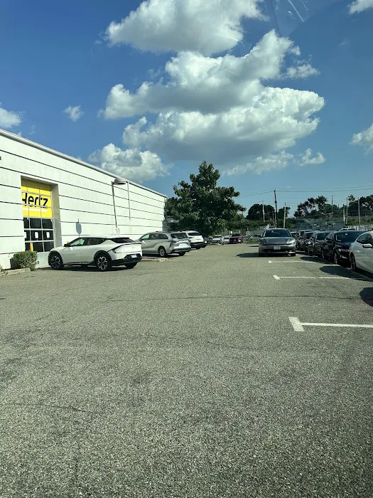 Hertz Car Rental - Hicksville - West John Street Picture 4
