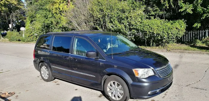 Mo’s Airport Rental Cars Hosted on Turo Picture 7