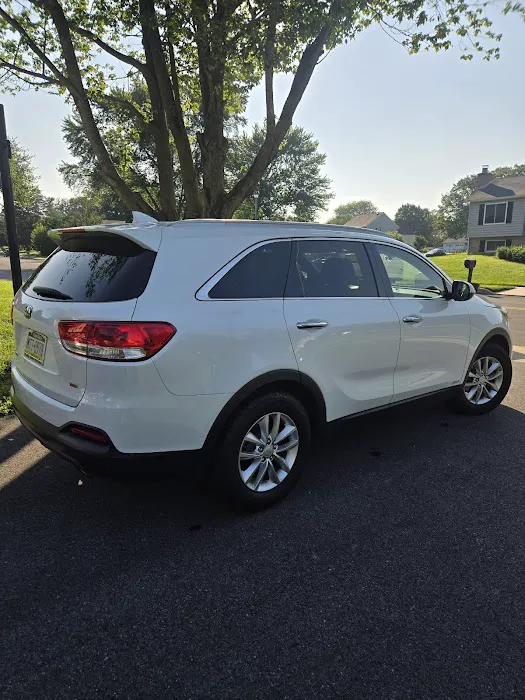 AR affordable car rentals Picture 3