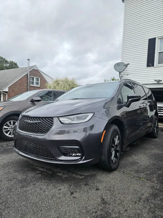 Luxe Car Rental Picture 1