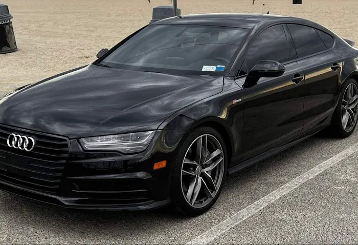 Lux Car Rentals Picture 3