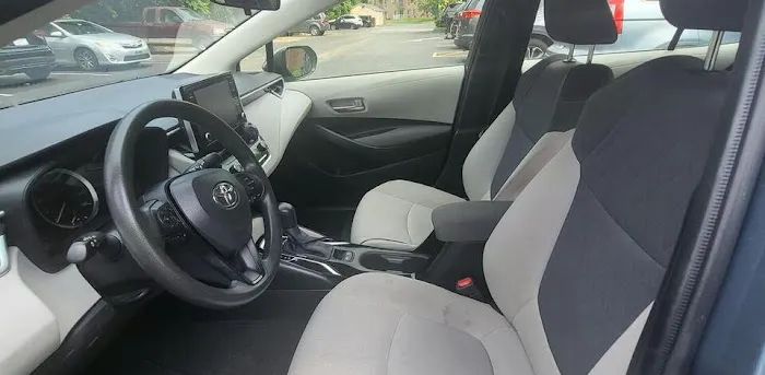 LynFrank car rentals Picture 4