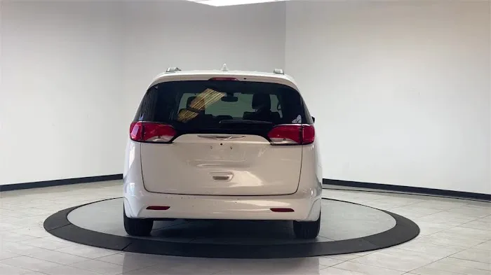 Hartford VIP Car Rental Picture 5