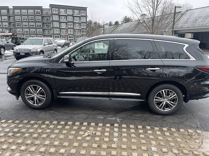 Hartford VIP Car Rental Picture 4