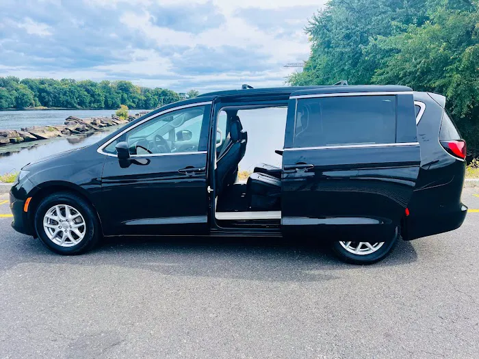 Hartford VIP Car Rental Picture 9